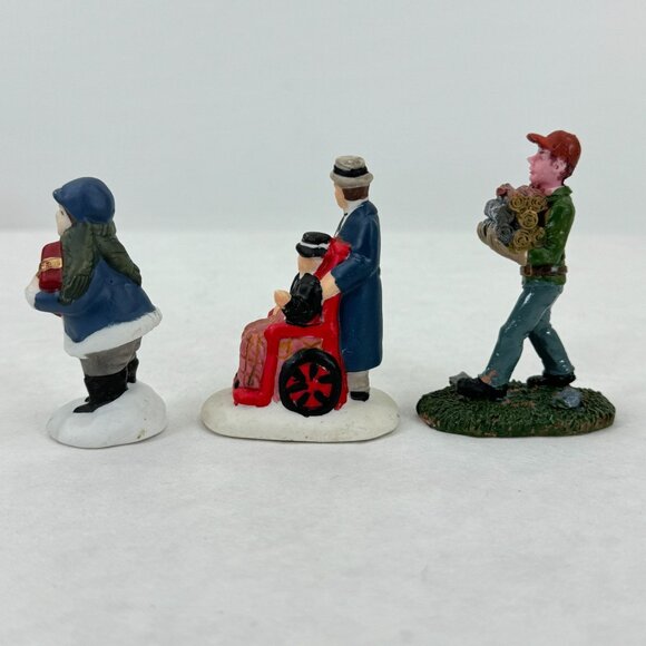 Vtg Christmas Village Accessories 3 Miniature Figurines 2 White Picket Fence - Picture 6 of 16